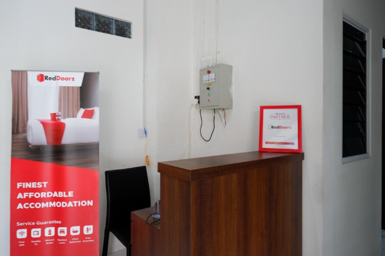 Reddoorz Hostel Near Kota Lama Semarang Kültér fotó