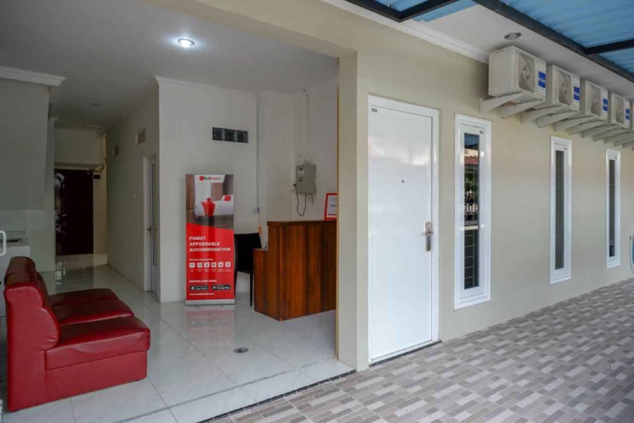 Reddoorz Hostel Near Kota Lama Semarang Kültér fotó