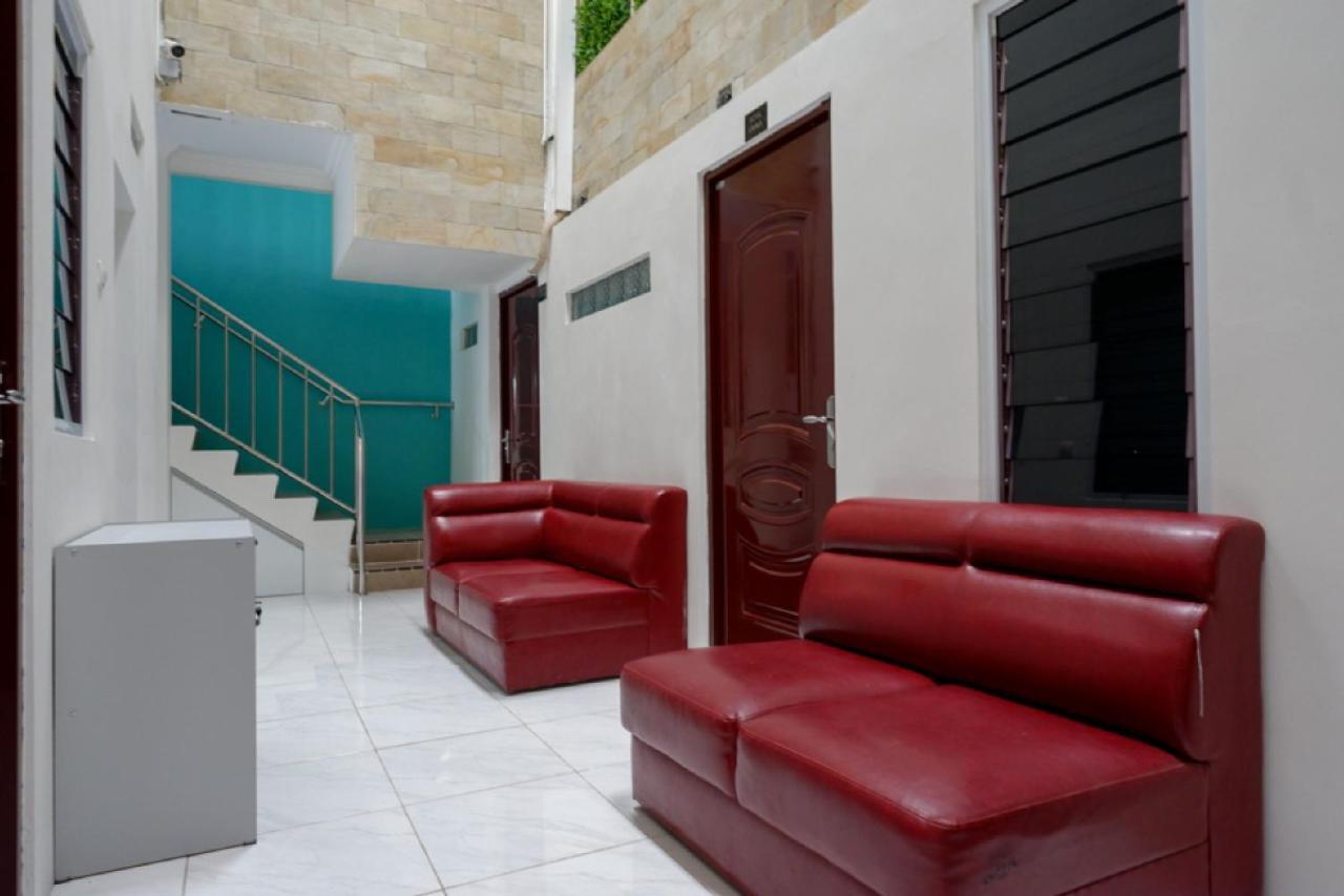 Reddoorz Hostel Near Kota Lama Semarang Kültér fotó