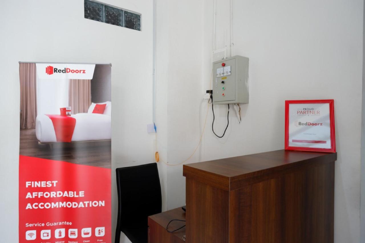 Reddoorz Hostel Near Kota Lama Semarang Kültér fotó