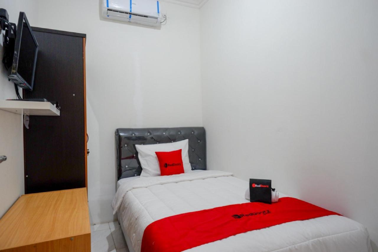 Reddoorz Hostel Near Kota Lama Semarang Kültér fotó