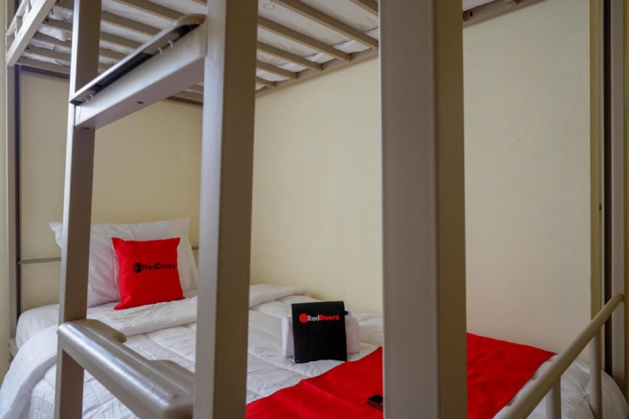 Reddoorz Hostel Near Kota Lama Semarang Kültér fotó