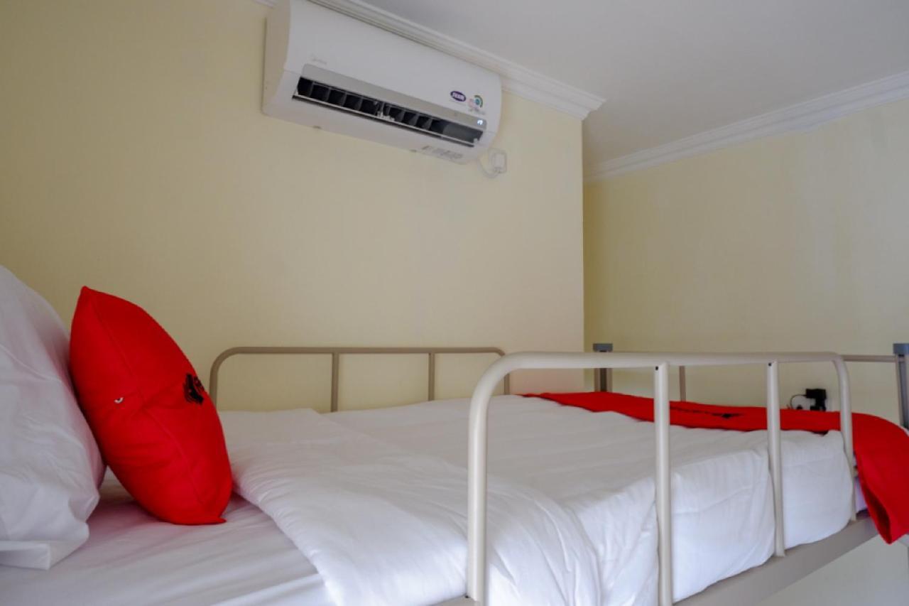 Reddoorz Hostel Near Kota Lama Semarang Kültér fotó
